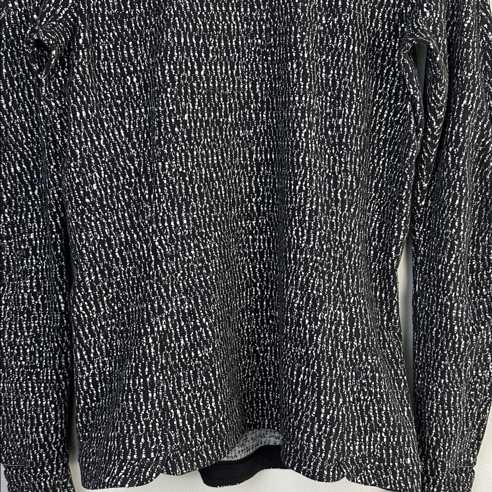 Lululemon Runderful Long Sleeve Shirt Thumbholes & Cuffins Size 10 Zipper Pocket - Picture 4 of 16